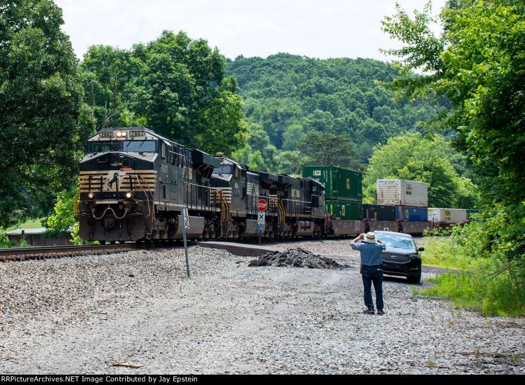 28C rounds the bend at South Fork 